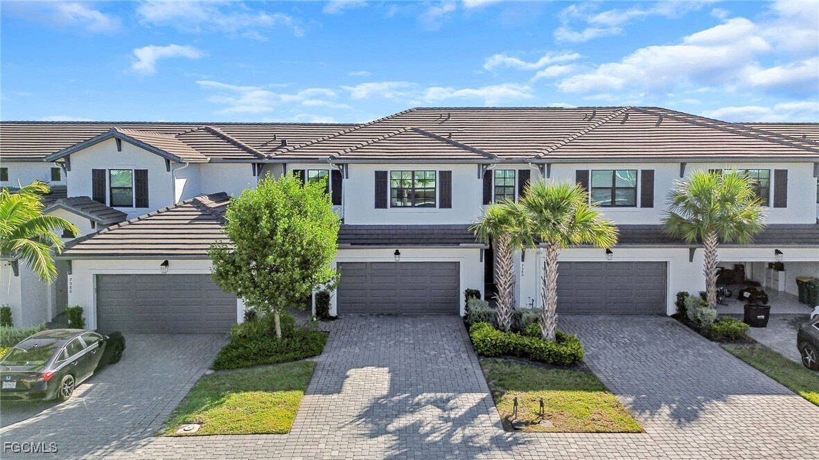 Foto principal - 7584 Carnegie Way