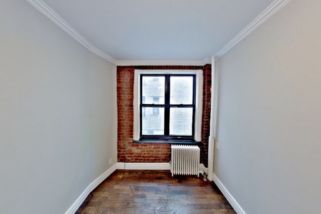 Building Photo - 416 E 13th St