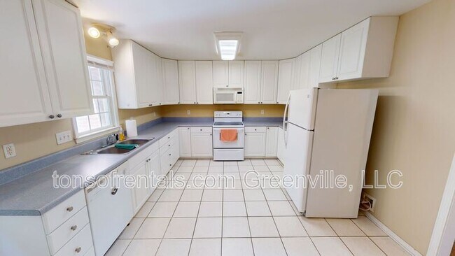 Foto del edificio - 863 McAbee Rd