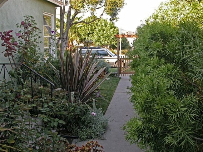 Building Photo - 1 br, 1 bath Duplex - Venice Beach Secret ...