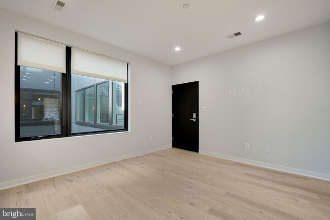 Building Photo - 507 Kennedy St NW