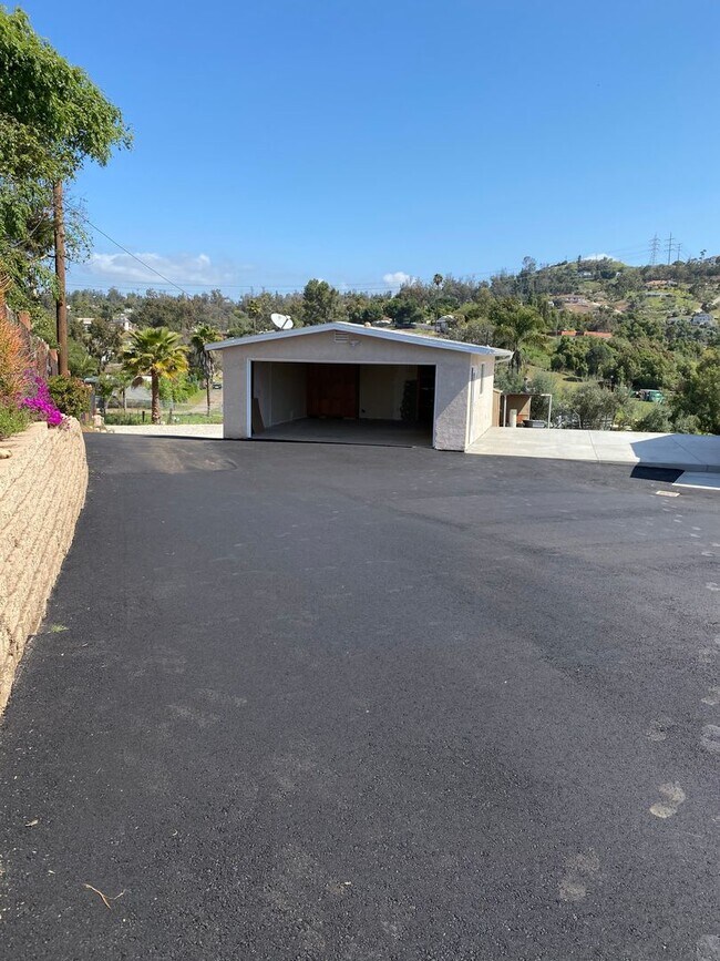 Foto del edificio - 3 Bed-2 Bath Single Story Home Lakeside with RV parking