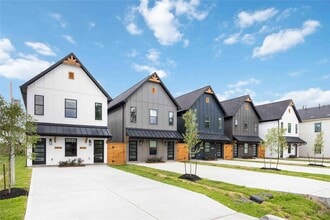 Building Photo - 8017 Cora St