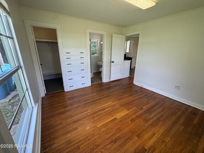 Building Photo - 206 Guilbeau Rd