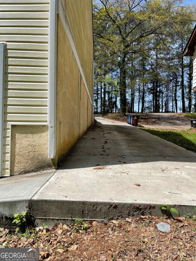 Building Photo - 107 Scatterfoot Dr
