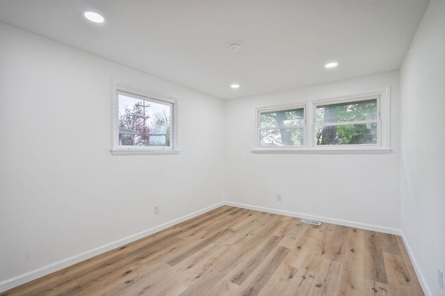 Foto del edificio - 3706 S Park Rd