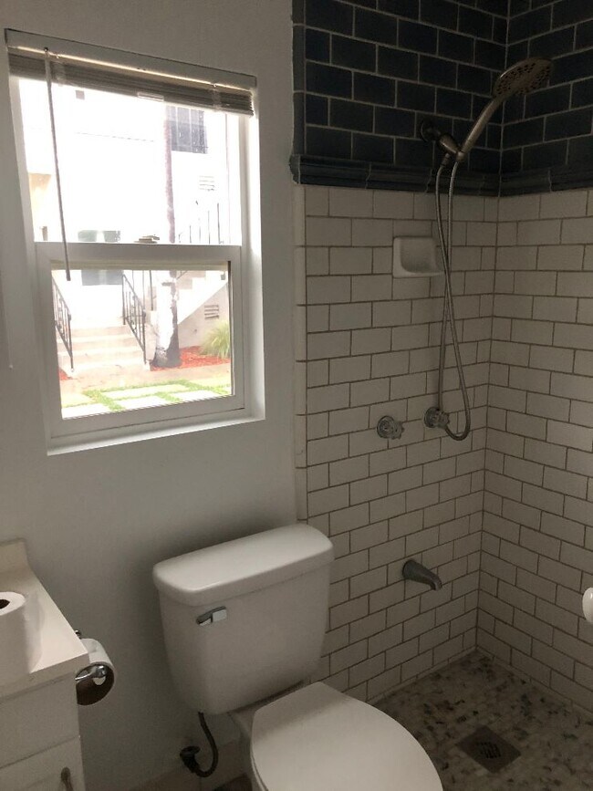 Foto del edificio - 6232 Milton Ave