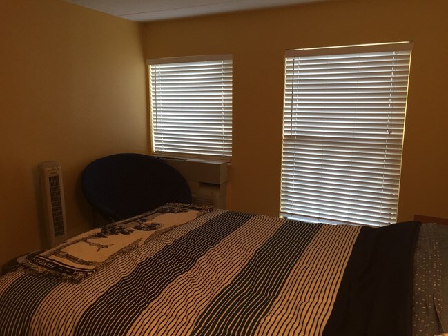 Building Photo - 711 W Gordon Terrace