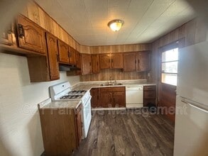 Building Photo - 922 Vankirk St
