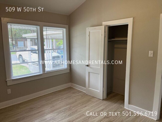 Building Photo - 509 W 50th St