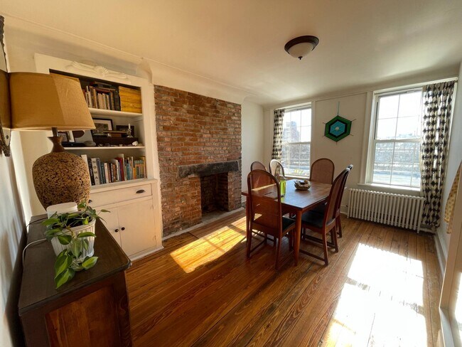 Building Photo - 251 Conover St