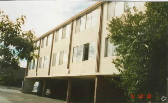 Building Photo - 305 Chestnut St