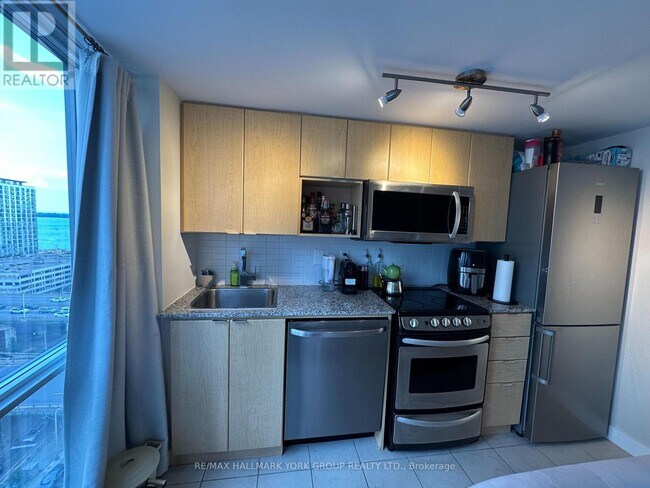 Building Photo - 11-1711 Brunel Ct