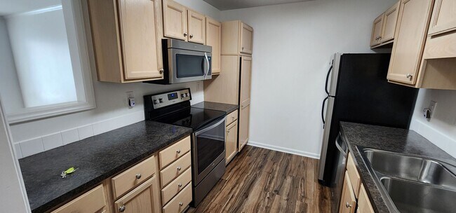 Building Photo - Fantastic location in Clemmons, 2 minutes ...