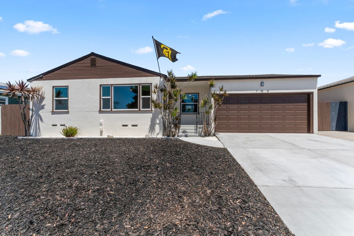 Primary Photo - Nicely Remodeled 3 Bed 2 Bath in West Chul...