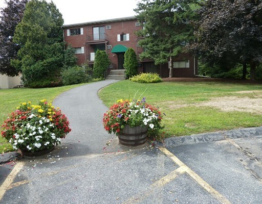 Foto del edificio - 294 Codman Hill Rd