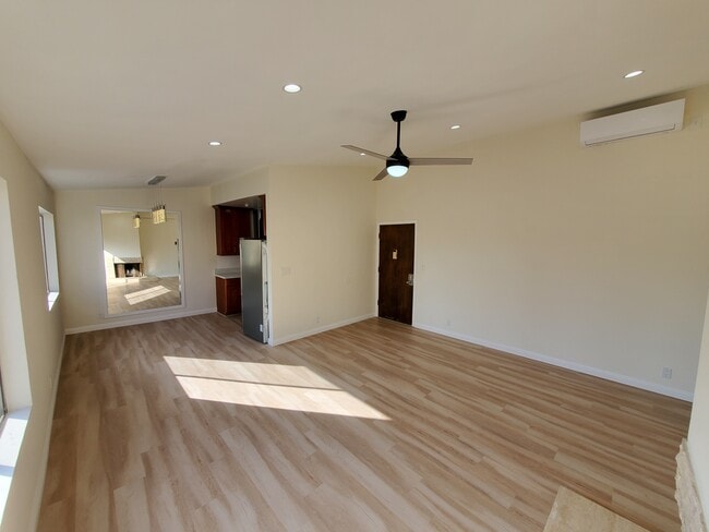 Voluminous-Bright-Sunny Living Room w/12' Tall Floor-to-Ceiling @ Peak - 520 California Ave