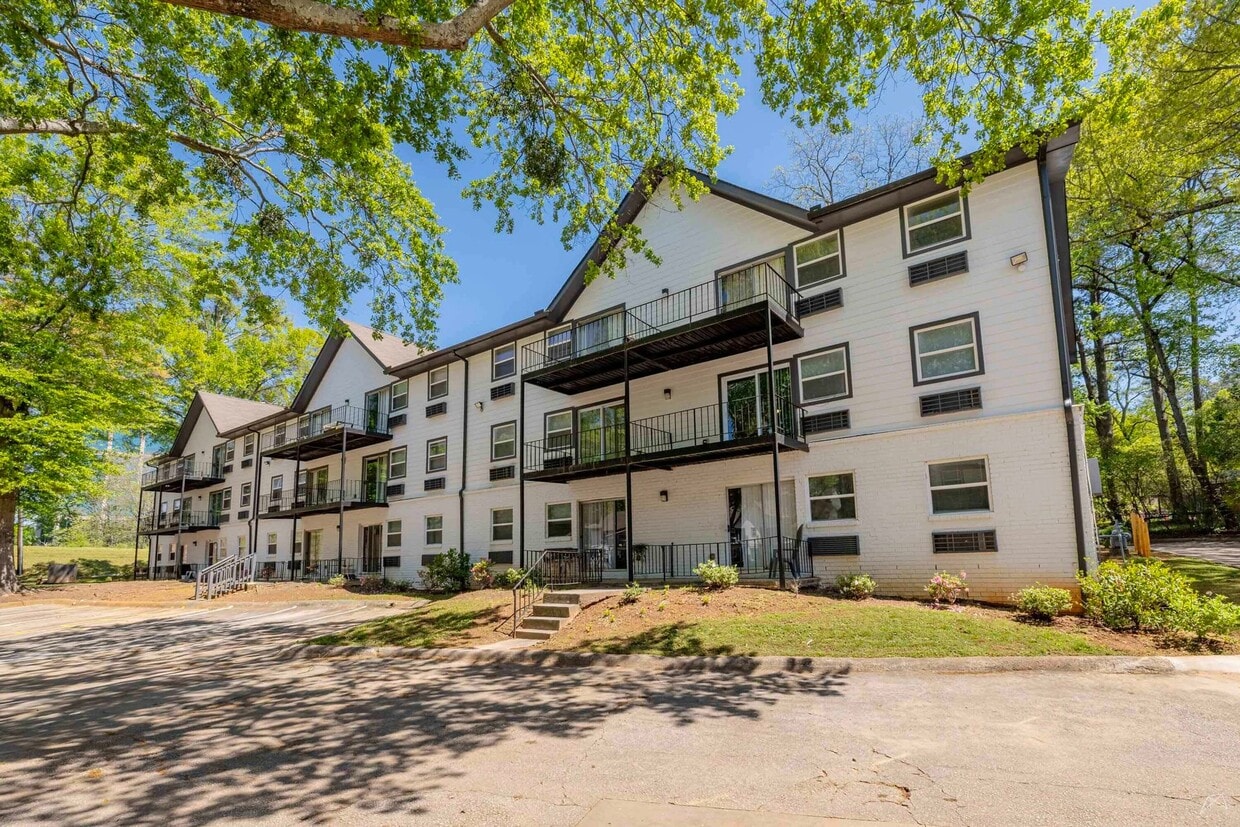 Spacious Apts - Excellent Tucker Location - Spacious Apts - Excellent Tucker Location