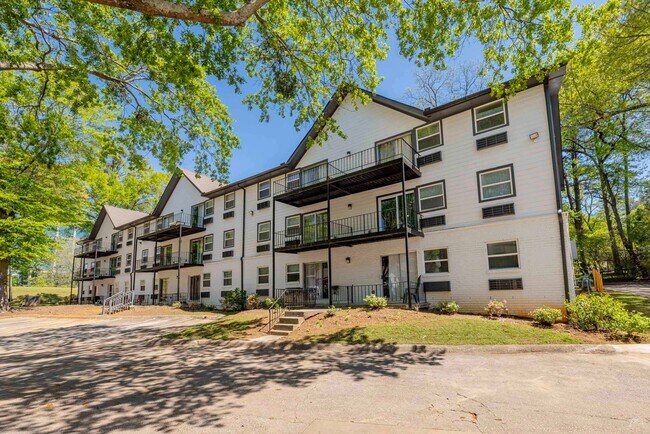 Spacious Apts - Excellent Tucker Location - Spacious Apts - Excellent Tucker Location
