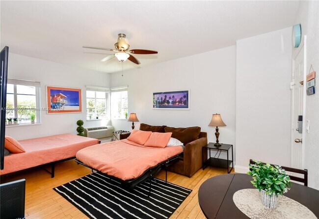 Foto del edificio - 8415 Harding Ave
