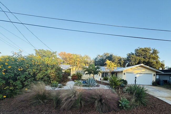 Building Photo - 245 Bel Forest Dr