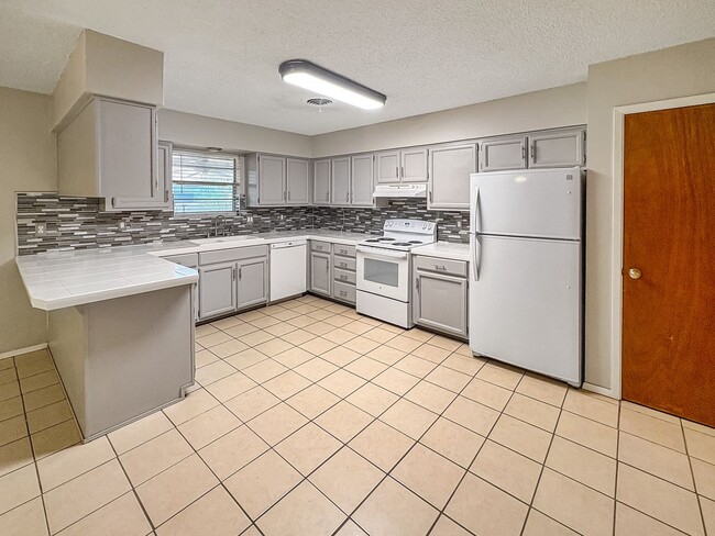 Building Photo - 3313 Belmont Pl