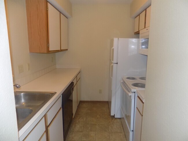 Building Photo - 950 Monterey Way