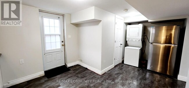 Building Photo - 417 Rossmount Ave