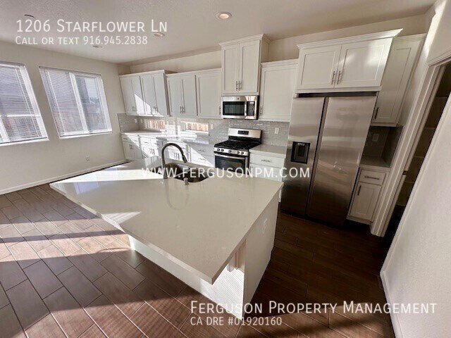 Foto del edificio - 1206 Starflower Ln