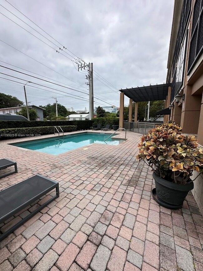 Building Photo - 3590 Coral Way