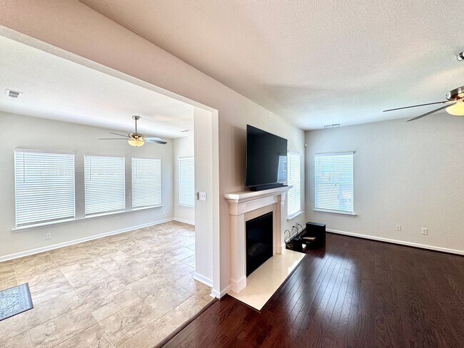Foto del edificio - Spacious Suffolk Home in Desirable Bennett...