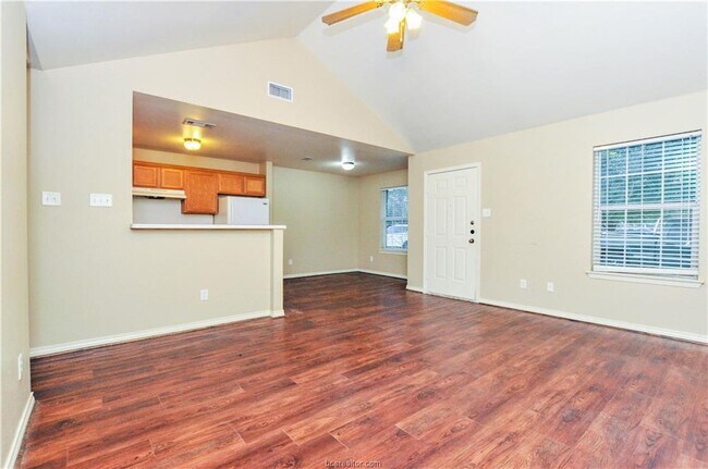 Building Photo - 2327 Pheasant Ln