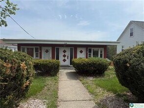 Building Photo - 3426 N Front St