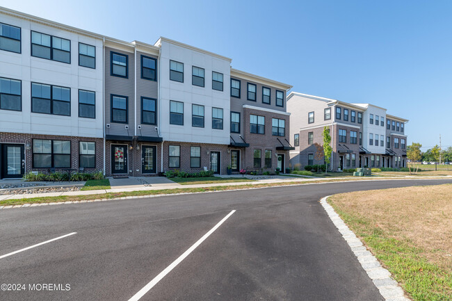 Building Photo - 14 Midway Rd S