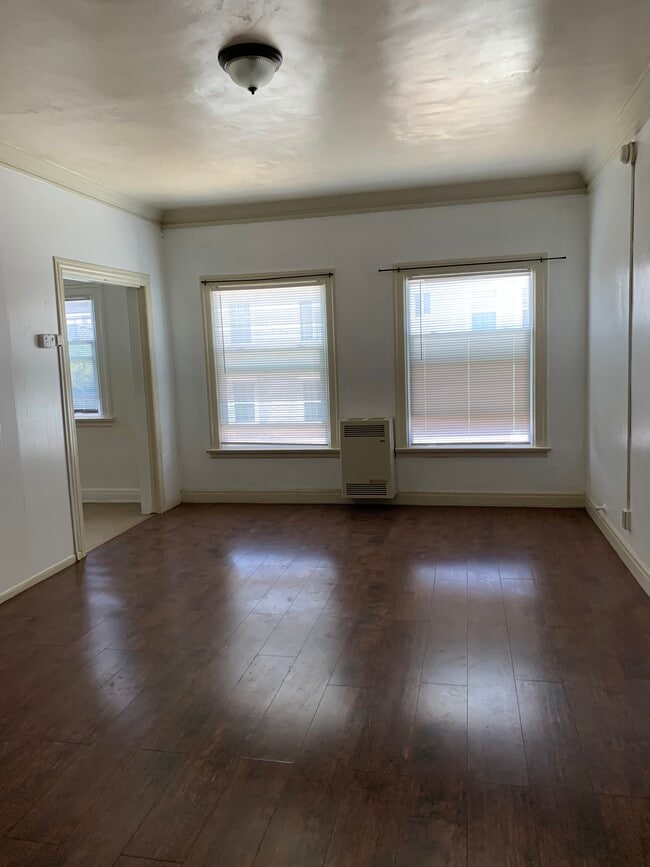 Building Photo - 3701 W 1st St