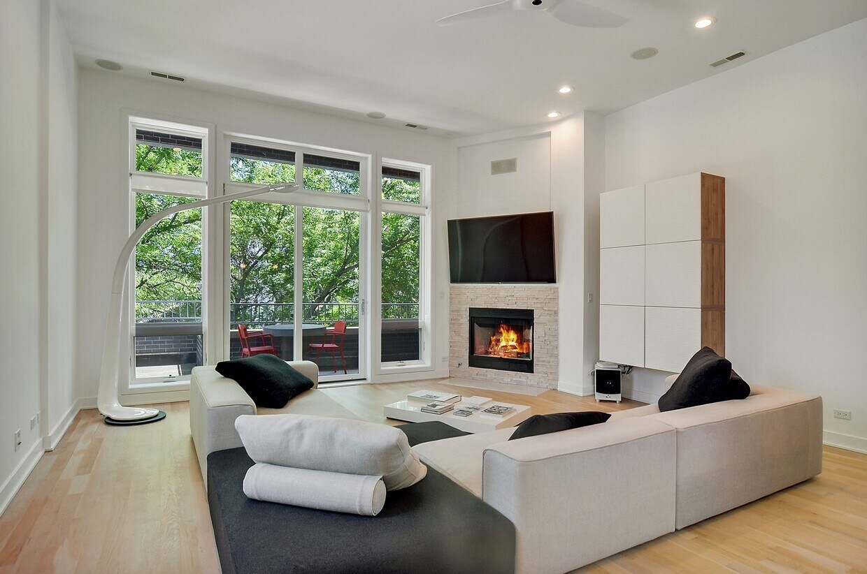 Foto principal - 866 N Marshfield Ave