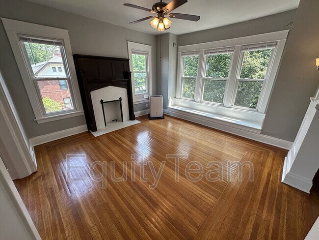 Foto del edificio - 1347 Duncan Ave