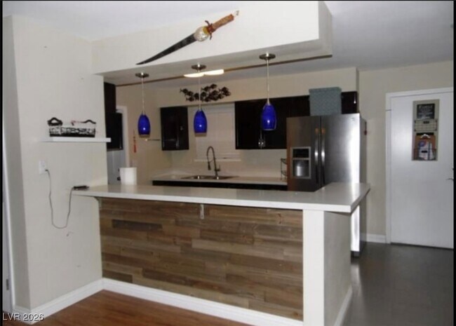 Building Photo - 132 Shadow Ln