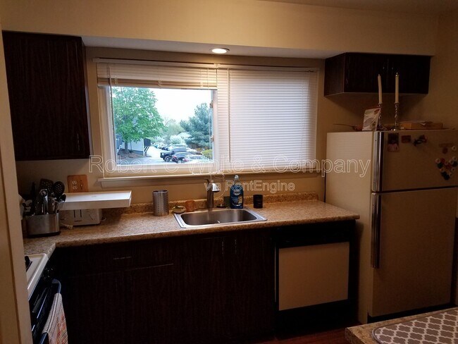 Building Photo - 35 Glenview Dr