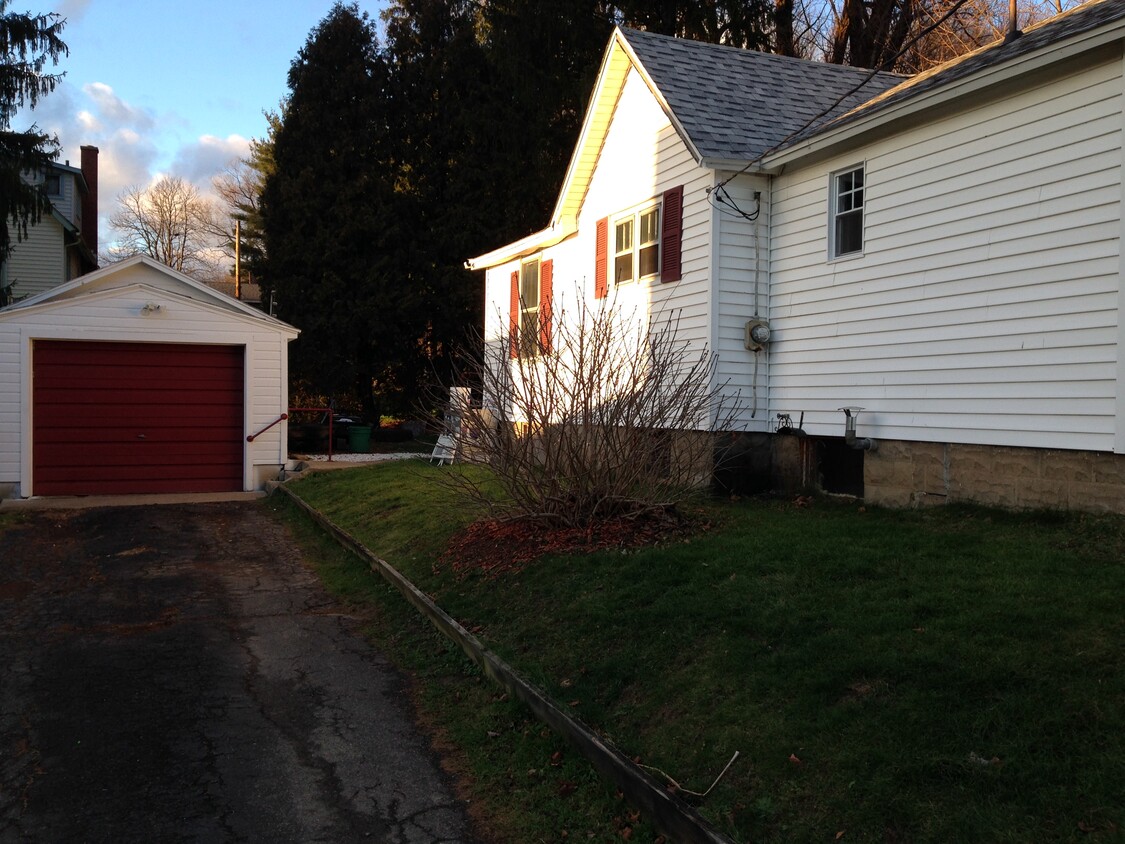 Primary Photo - 215 N Irvine St