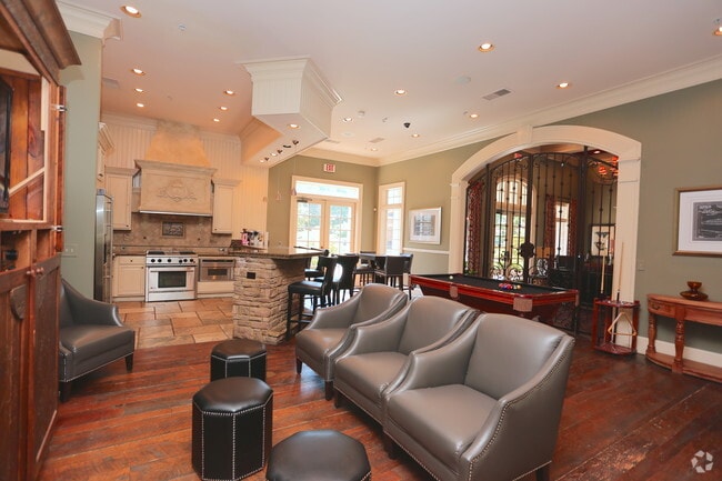 Interior Photo - Verdant Peachtree Creek