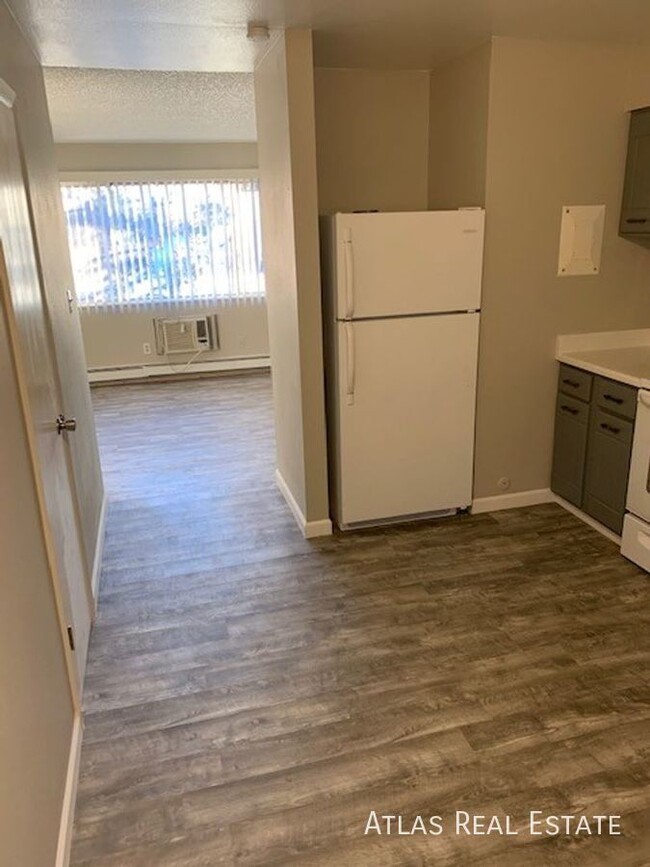 Building Photo - Newly Updated Two Bedroom One Bath! Availa...