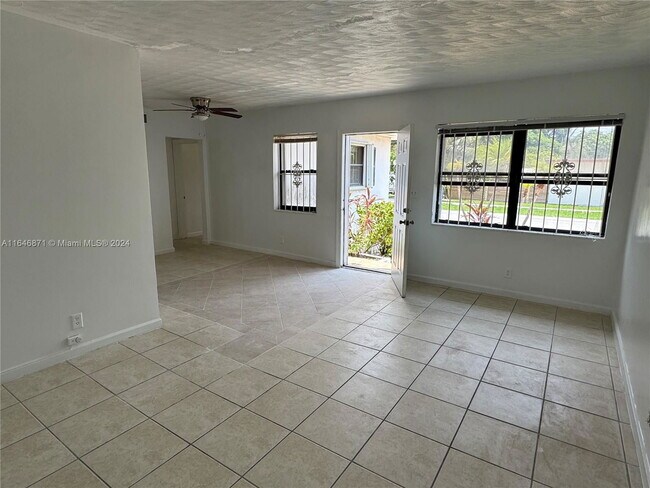 Building Photo - 600 SW 8th St