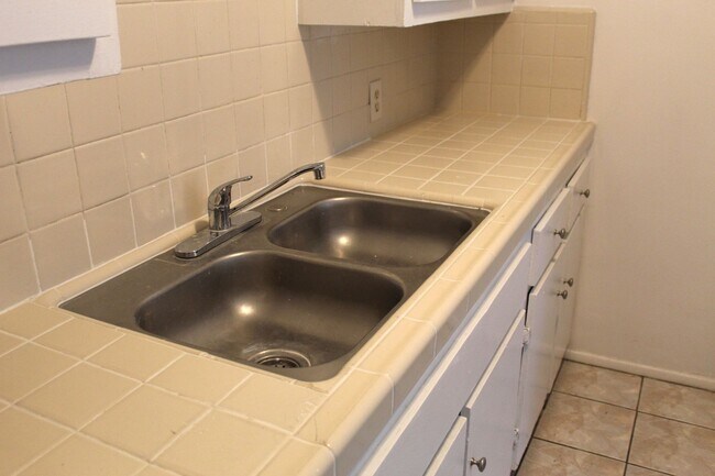 Foto del edificio - Cute Home for Rent South Bakersfield Cul De Sac