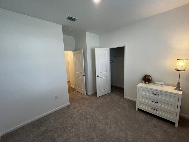 Foto del edificio - 2BR+Den in 55&up Community Liberty Village...