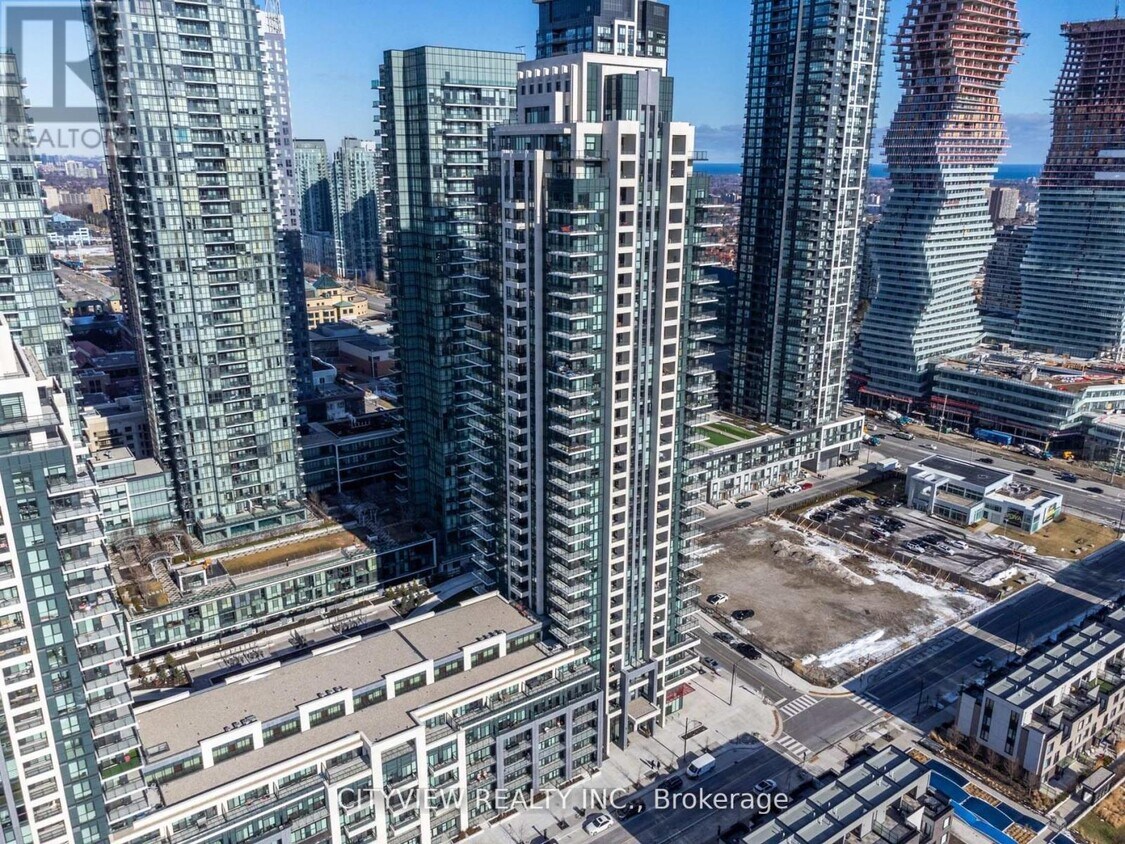 Photo principale - 4055-4055 Parkside Village Dr