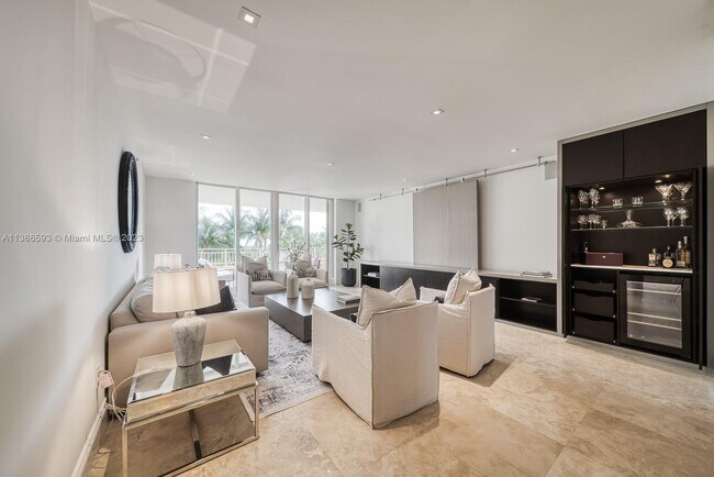 Foto del edificio - 799 Crandon Blvd