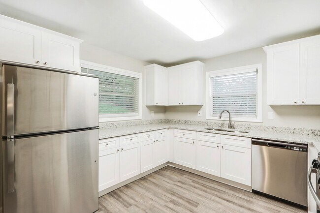 Building Photo - 3677 Glen Mora Dr