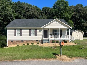 Building Photo - 1000 Meadowgreen Dr