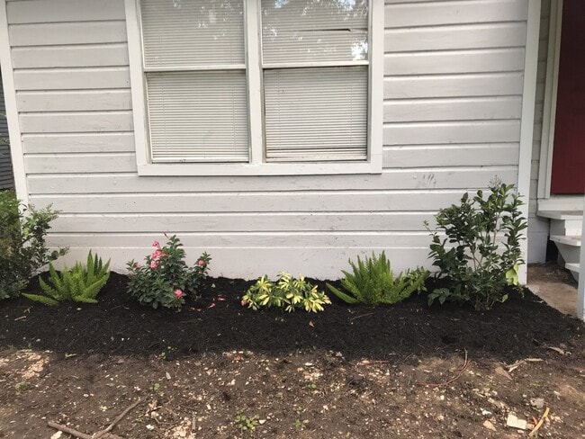 Building Photo - 131 Frontier Ln